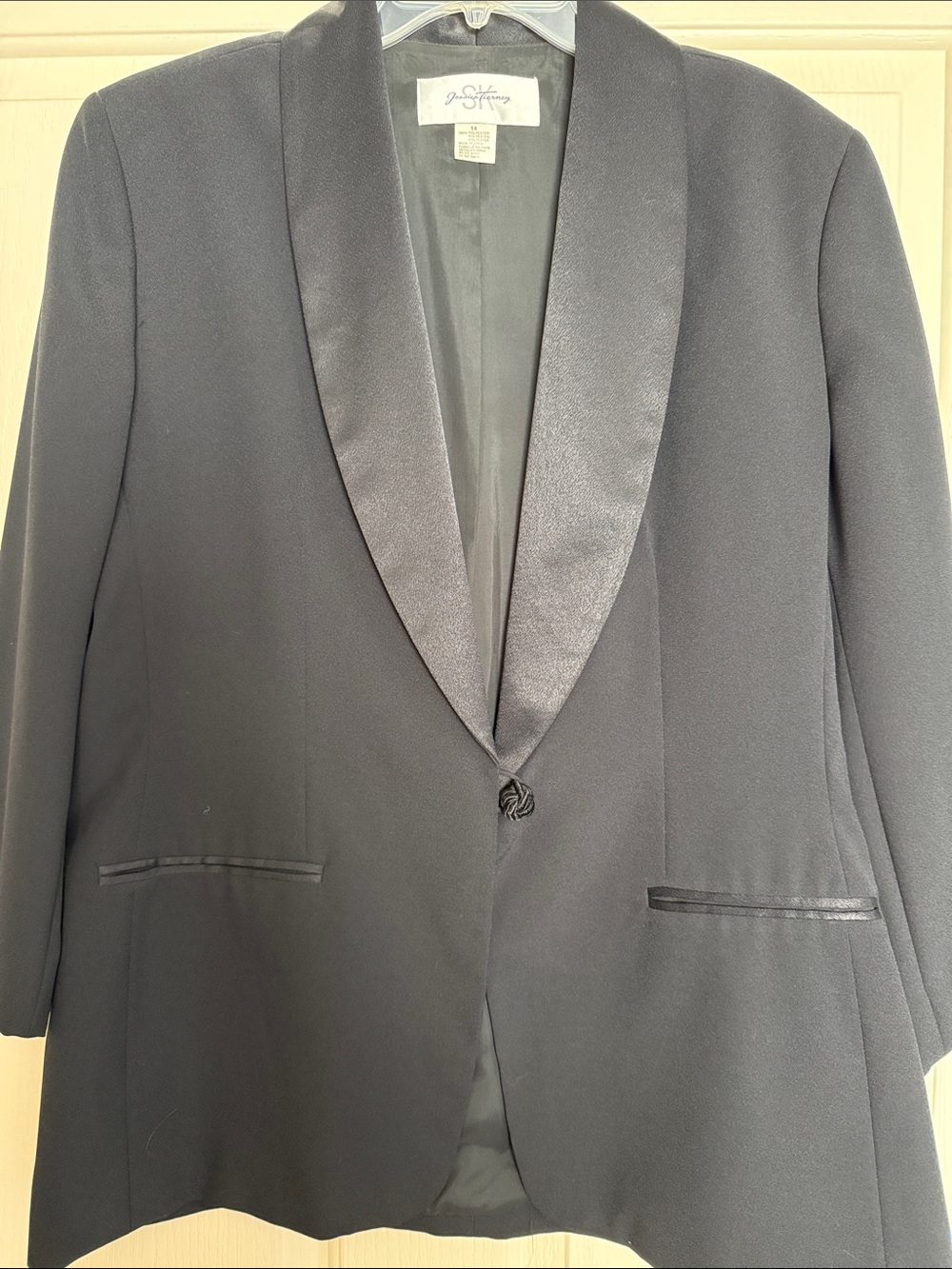 Jessica Tierney SK Black Crepe Satin-Lapel Tuxedo Blazer